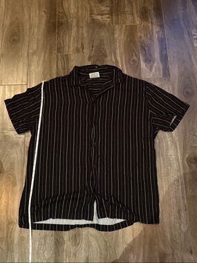 Men's Black Pinstripe Short-Sleeve Button-Down Shirt